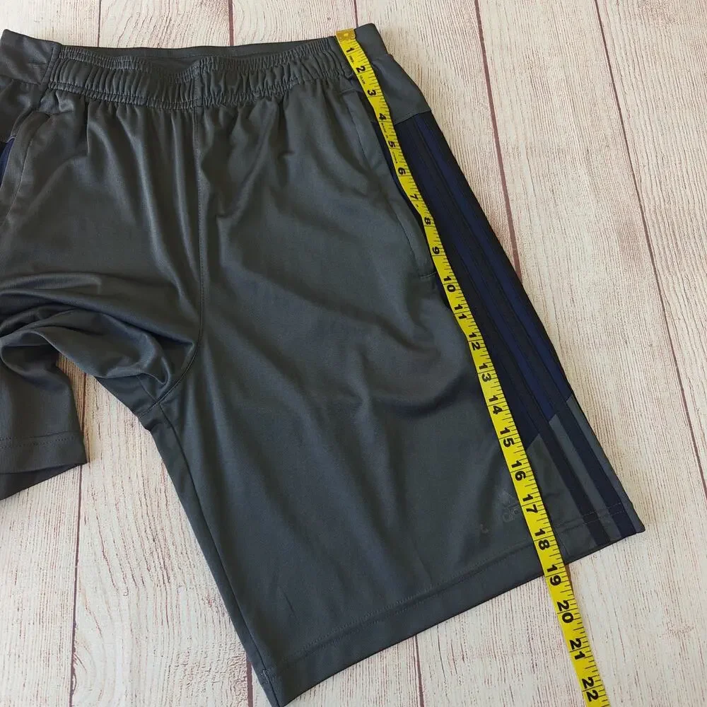 Adidas Aeroready triple stripe zip pocket athletic shorts sz S